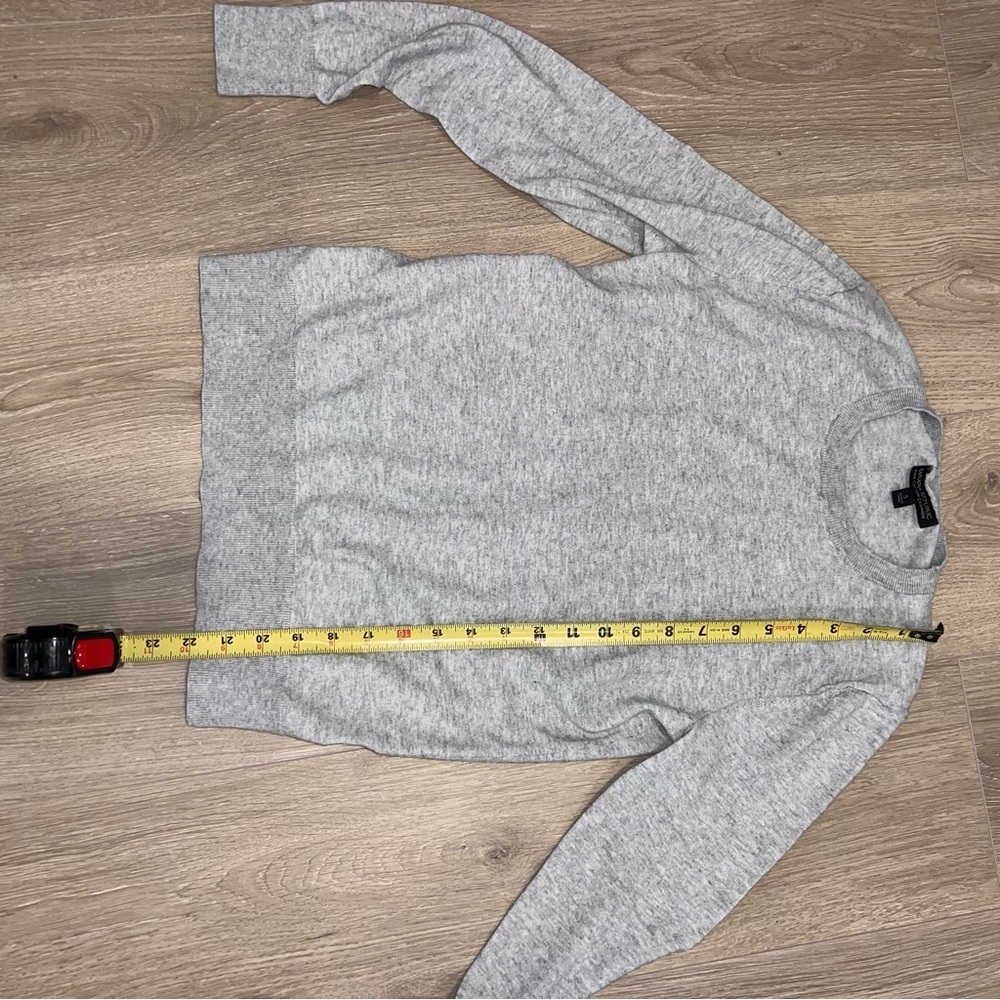 Banana Republic Light Gray Women's Crew Neck Sweater - Picture 3 of 5